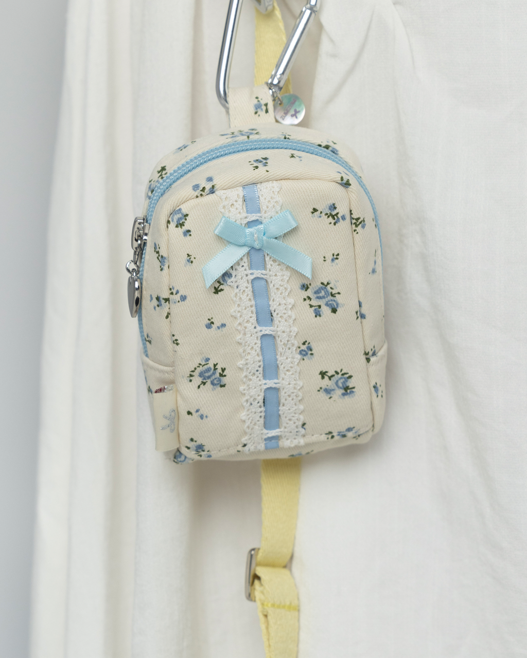 Walking Pouch -- Floral